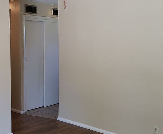 4th image of 4014 S Granville Ave