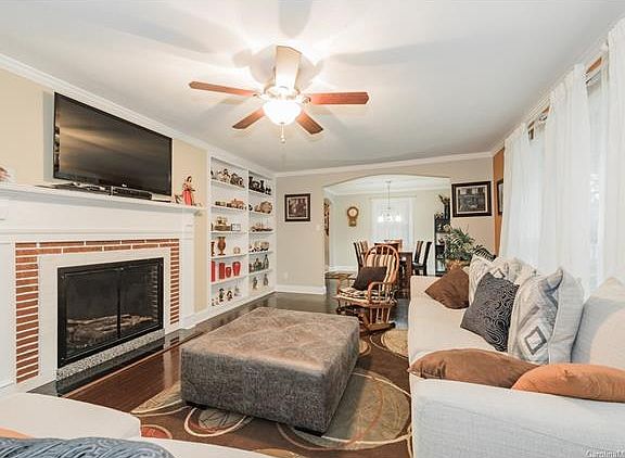 3rd image of 818 Hillcrest Ave