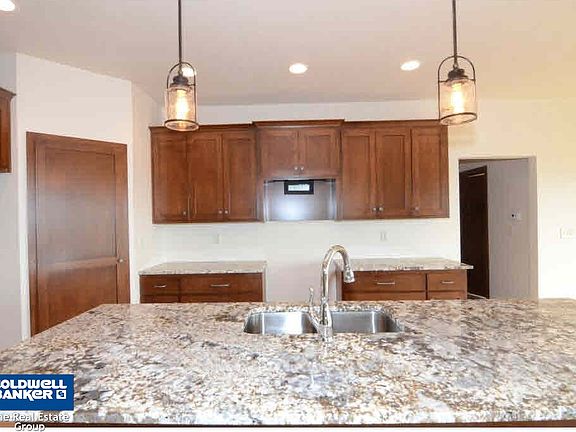 Kitchen w/granite counter tops