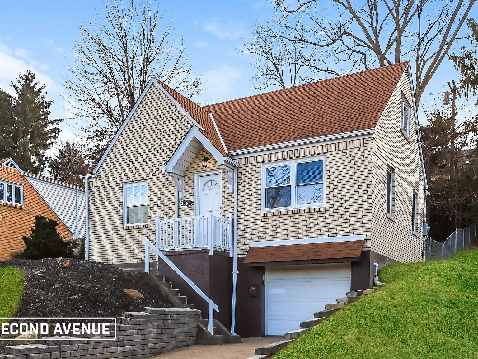 3 bed, 1.0 bath, 1318 sqft, $1,550 — Photo 1