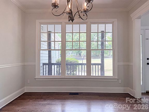 5th image of 2496 Lake Shore Rd S