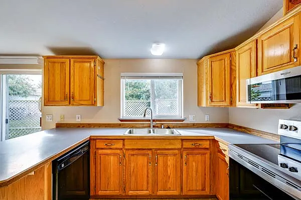 2194 Victoria Ave — Photo 13