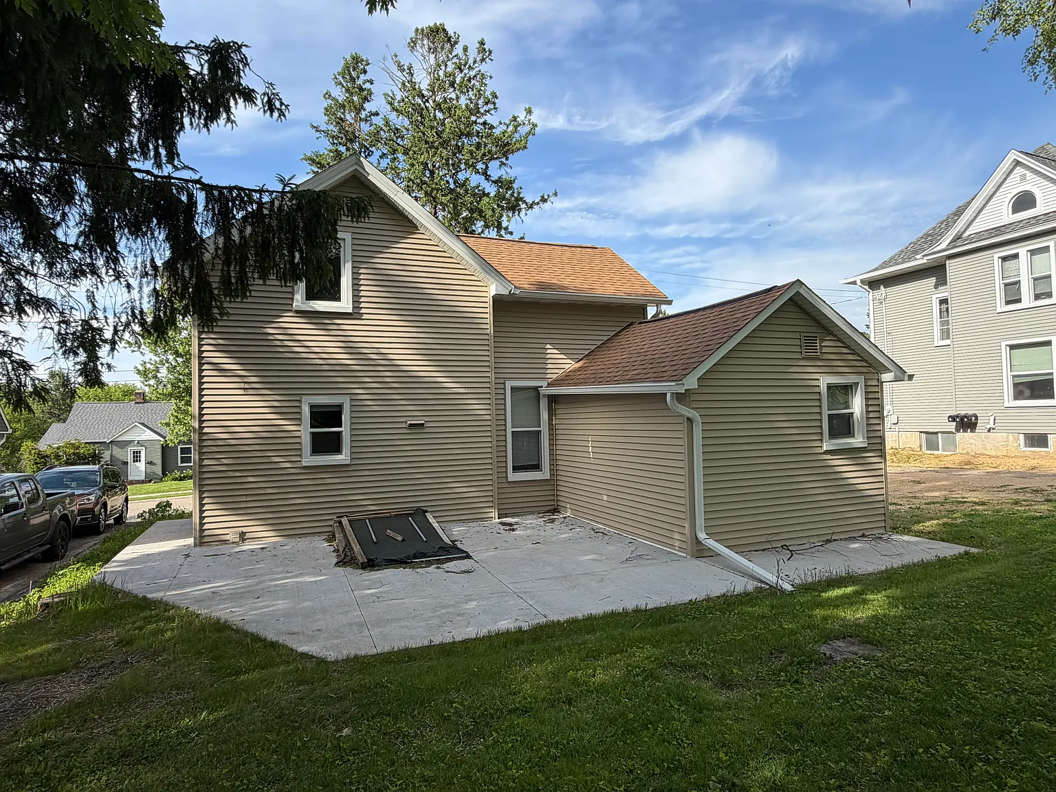 4 bed, 1.5 bath, $1,440 — Photo 2