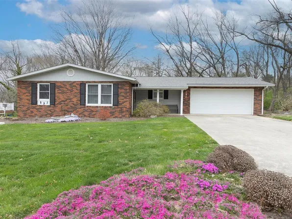 150 Lake Vista Dr, Carlyle, IL 62231
