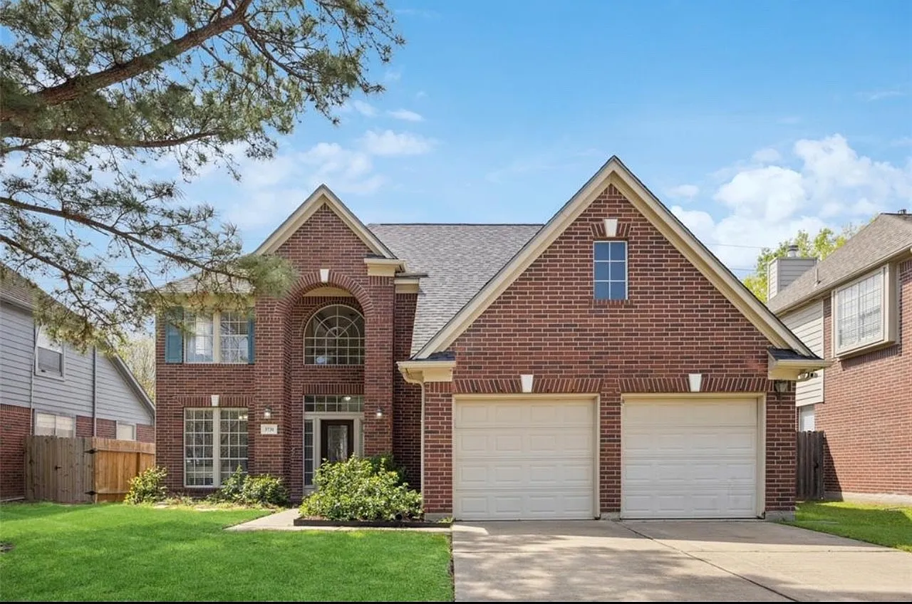 3 bed, 2.5 bath, 2277 sqft, $2,500 — Photo 1