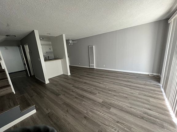 3rd image of 4024 Emerald St #48e429386