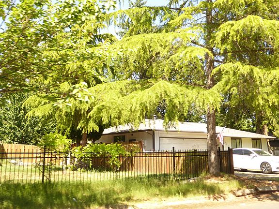 3rd image of 8607 158th St E