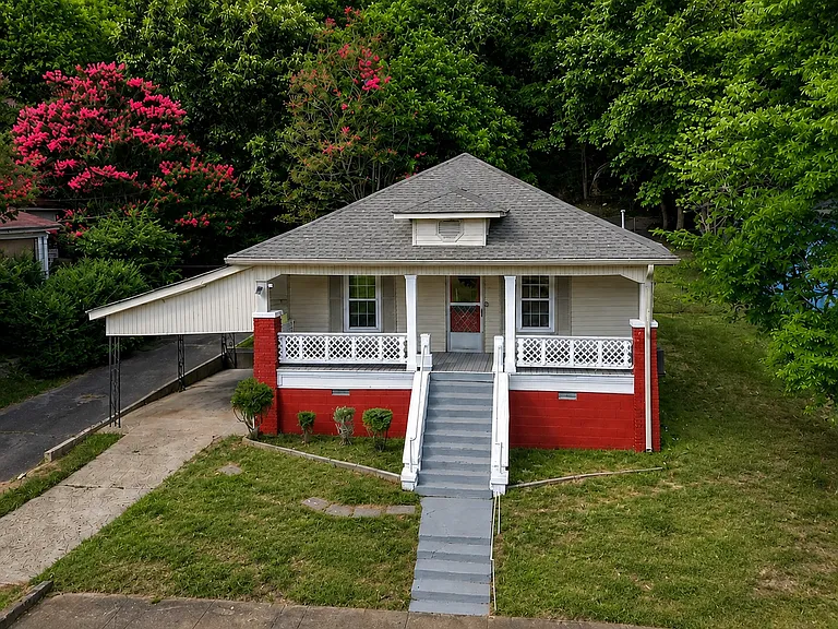 324 Walnut St — Photo 1