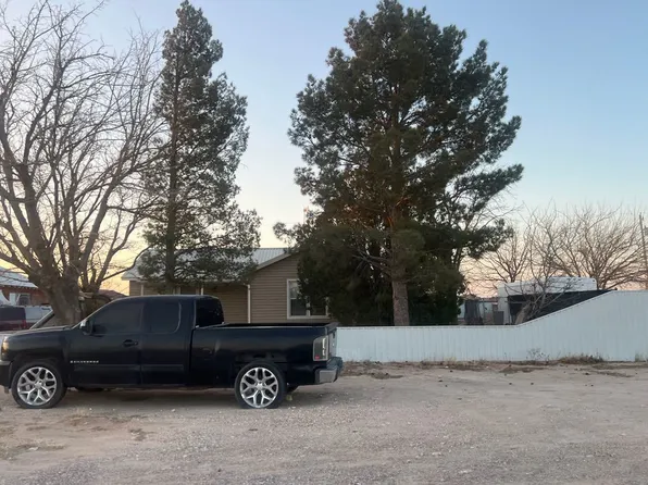 817 Hendricks St, Kermit, TX 79745