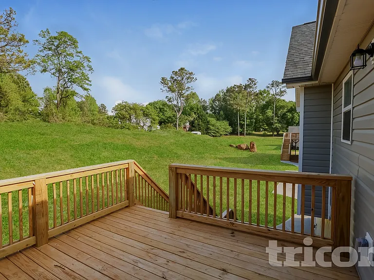 209 Hampton Oaks Cir — Photo 14