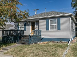 708 10th St, Belle Plaine, IA 52208