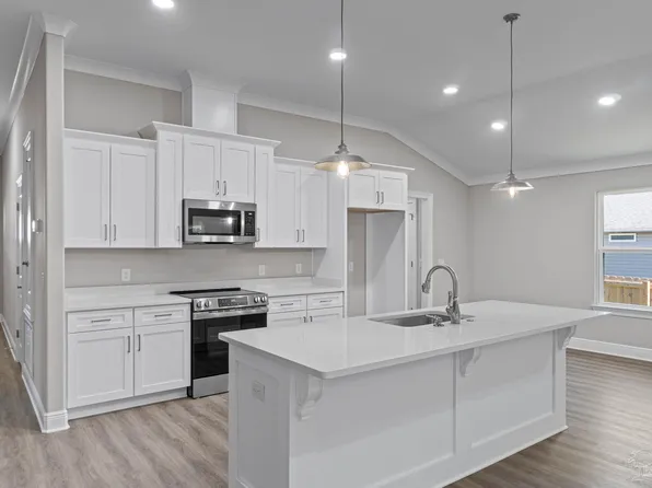 8405 Sevilla St, Navarre, FL 32566