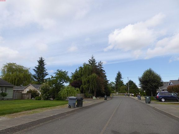 5th image of 225 100th Street Ct E