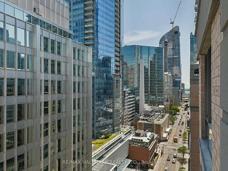 140 Simcoe St #Penthouse 09 — Photo 25
