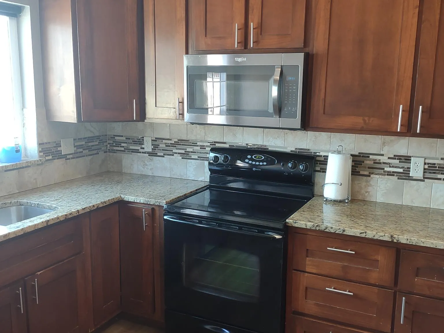 3 bed, 1600 sqft, $3,000 — Photo 3