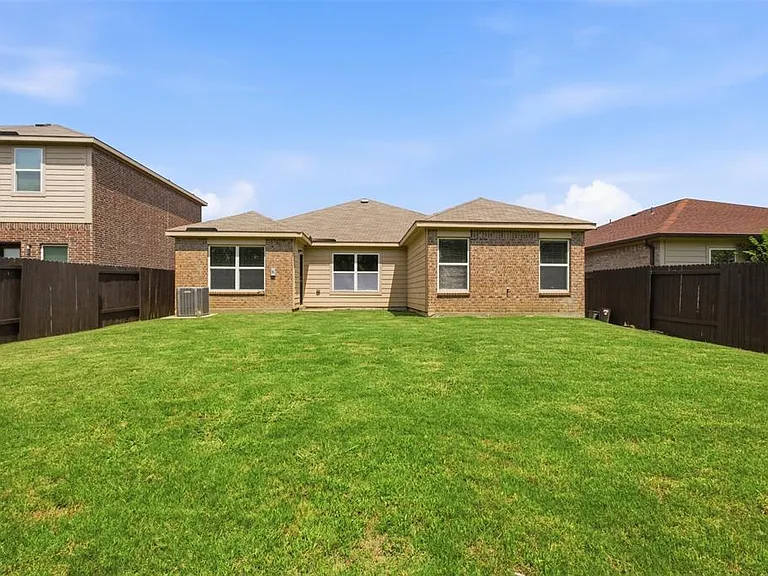230 Silverleaf Dr — Photo 22