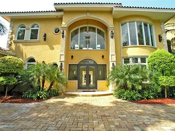 Exquisite Gated Courtyard Entry