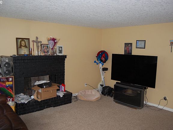 3rd image of 4171 NE Laura St