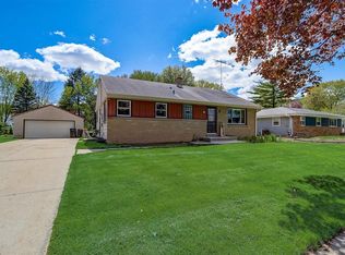 626 E Wisconsin Ave, Pewaukee, WI 53072