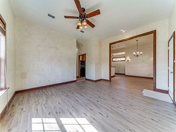 5th image of 805 Franklin St