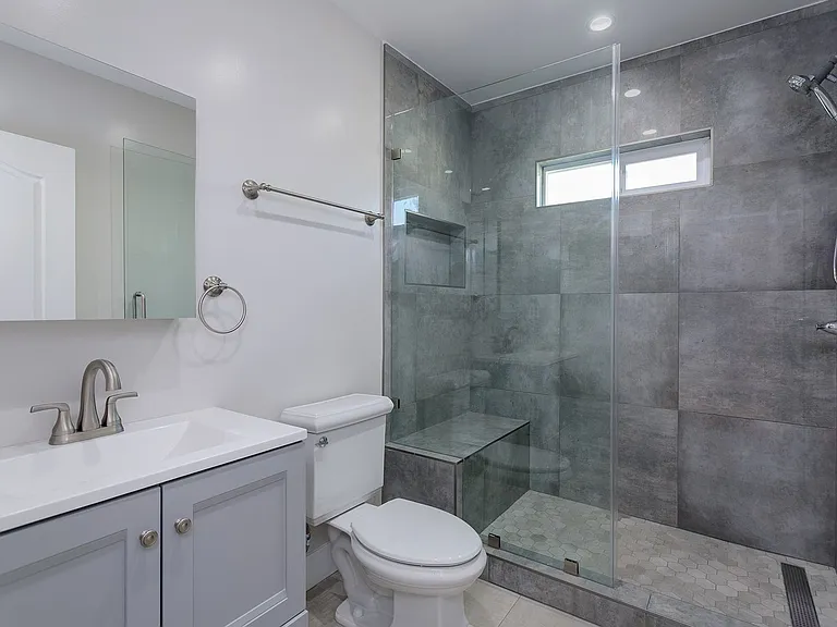 783 E Grand Ave — Photo 16