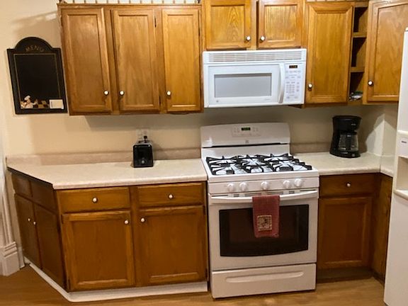 2nd image of 813 10th St #2