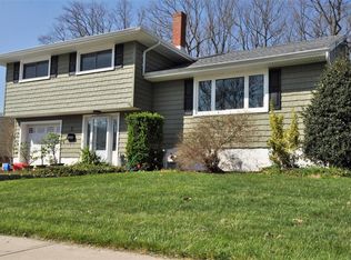 5 Fernwood Ln, Jamesburg, NJ 08831