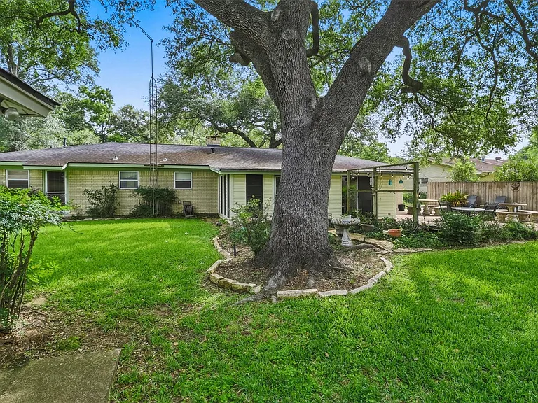 1335 Kathy Ave — Photo 45