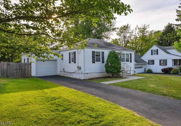 10 Lake Dr — Photo 10