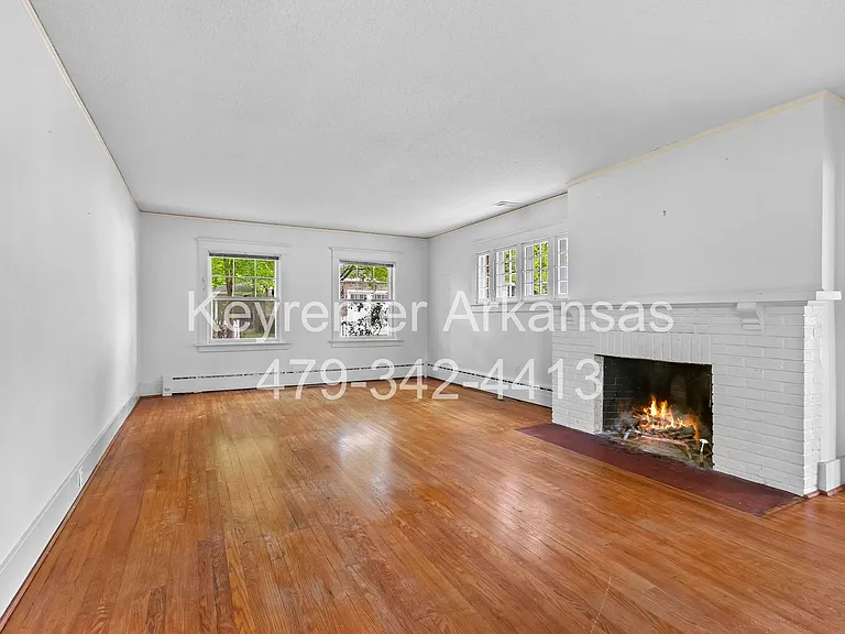 255 W Lawson St — Photo 3