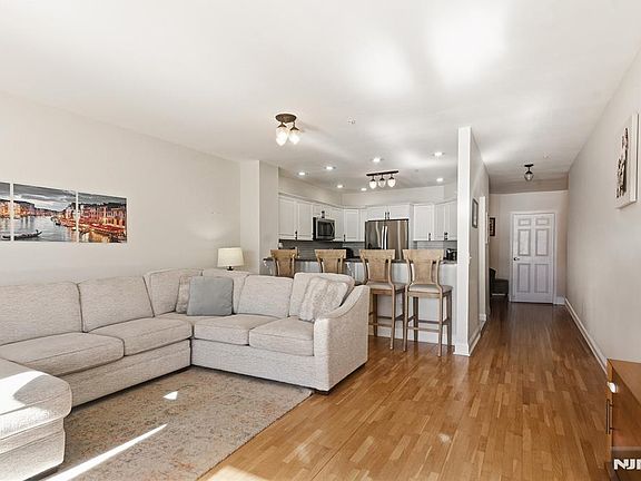 5th image of 216 The Promenade