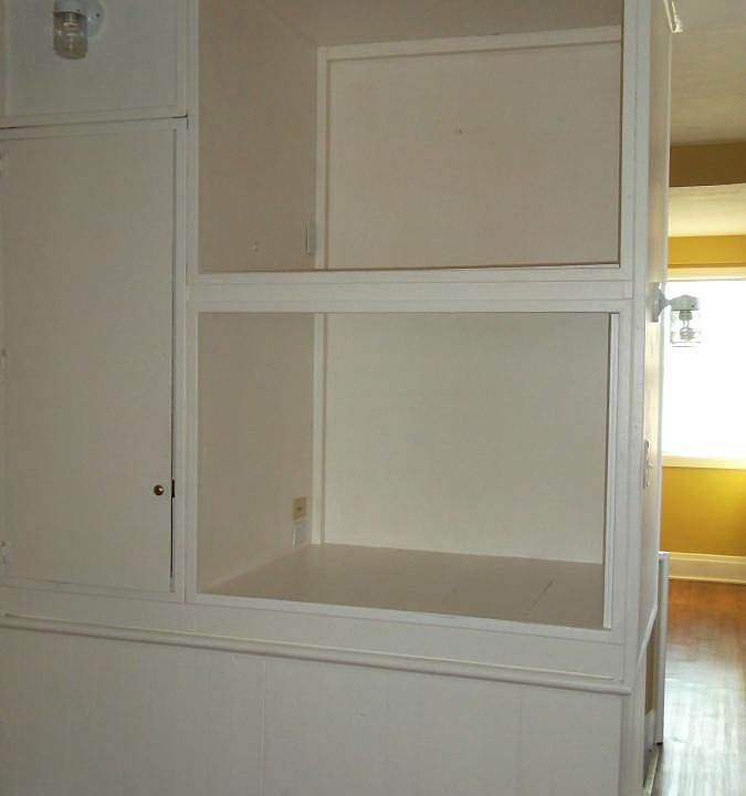 Bedroom 2 Media built in