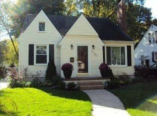 10105 Borgman Ave, Huntington Woods, MI 48070