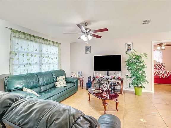 3rd image of 24 NE 20th Pl