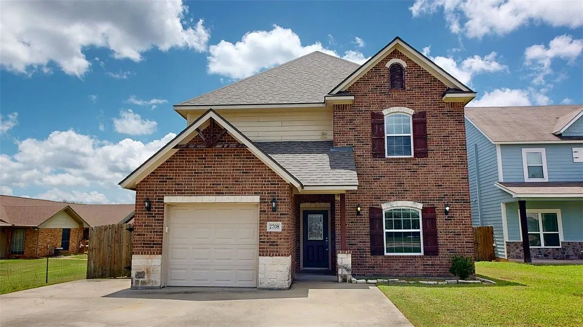 5 bed, 4.5 bath, 2073 sqft, $3,350 — Photo 1