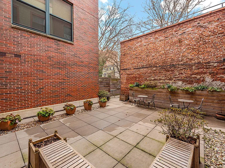 222 Montgomery St #2F — Photo 9