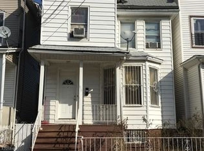 2nd image of 616 Fulton St