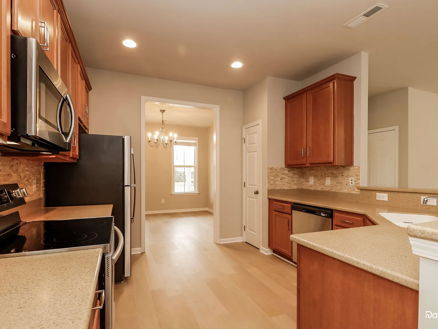 4 bed, 2.5 bath, 2864 sqft, $2,475 — Photo 3
