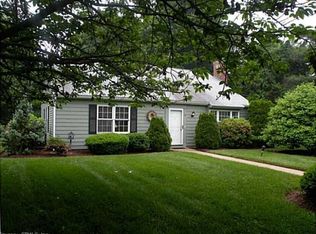 14 Thelbridge St, Madison, CT 06443