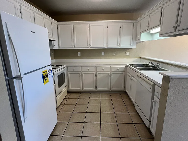 2366 Trafalgar Dr — Photo 9