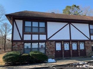 94 Bailey Ct, Middle Island, NY 11953