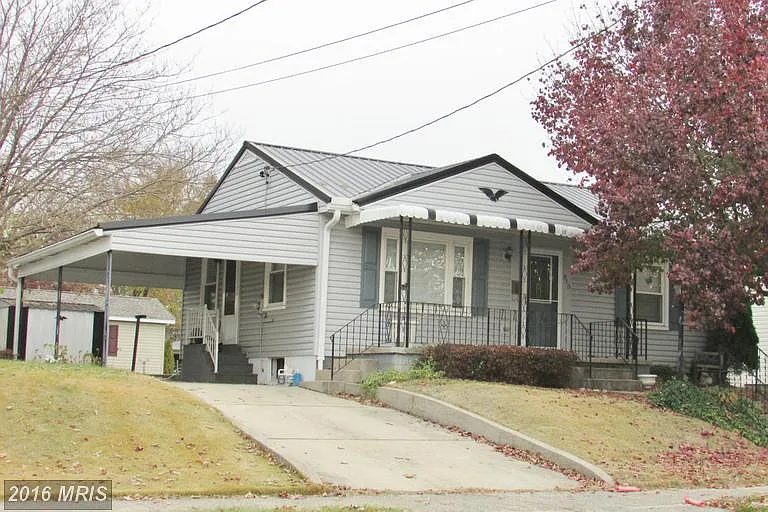 915 S Coldbrook Ave photo 1