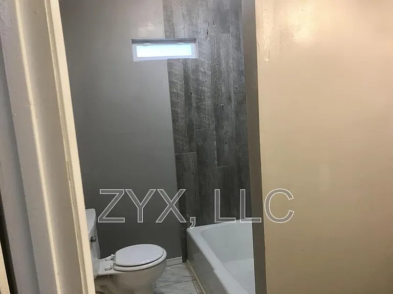 412 N 34th St — Photo 11