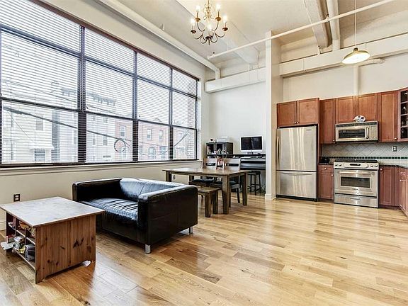 3rd image of 300 Communipaw Ave APT 115
