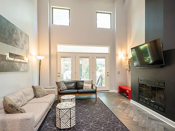 4th image of 1100 W Cornelia Ave APT 133