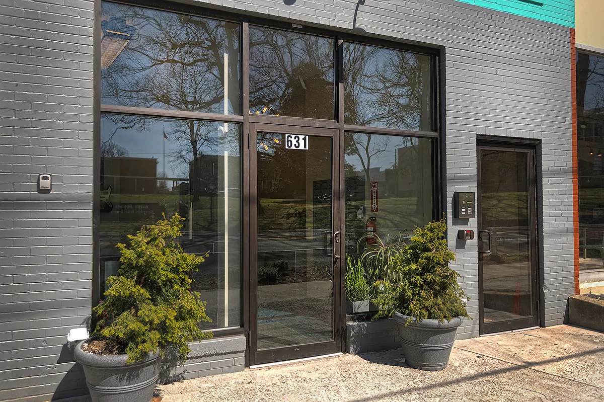 Building Photo - 631 Campbell Ave SW