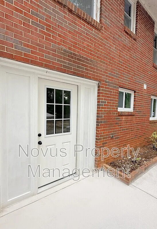 2 bed, 1.0 bath, $1,075 — Photo 2