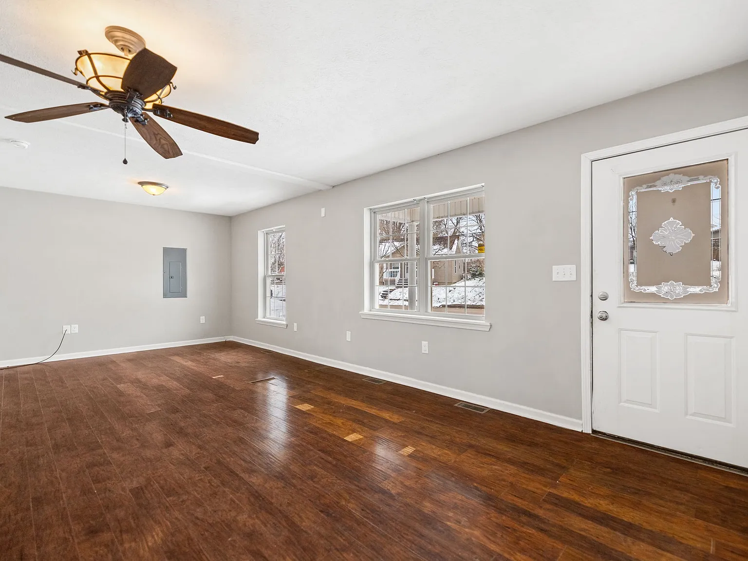 211 Willow St — Photo 2
