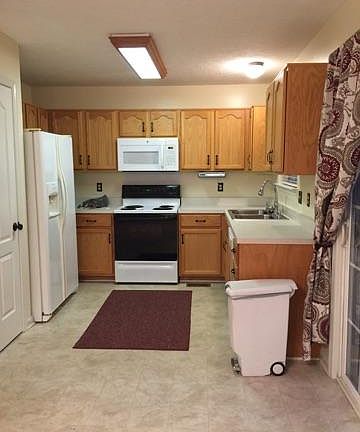 Large Kitchen w/dishwasher, disposal, microwave, and fridge