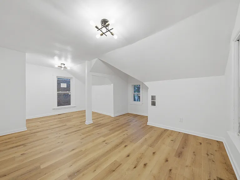 1415 N Maplewood Ave — Photo 11